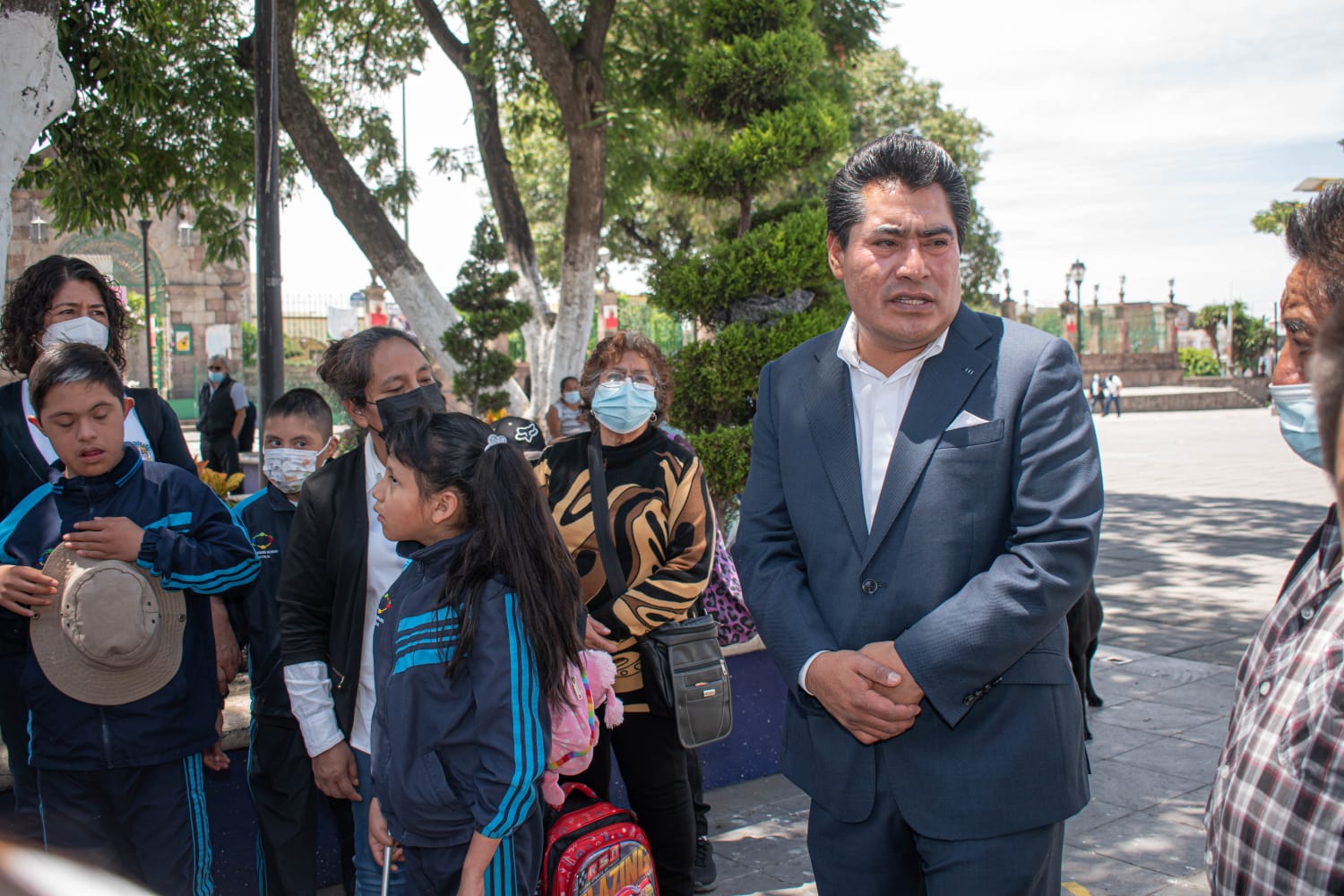 Recibe Hildeberto Pérez Álvarez a estudiantes del CAM 01 Estatal